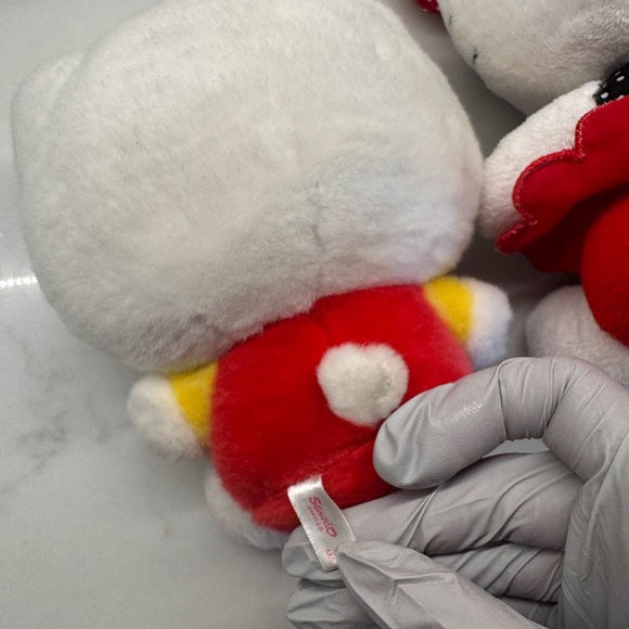 Hello Kitty Plush - Picture 6 of 8